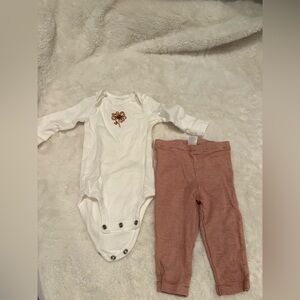 🌸5/$50🌸Carter’s Cream Floral Applique Baby Bodysuit with Rust Stripe Leggings